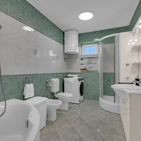 Villa Ante - Private Pool, Wellness & Gym Šestanovac