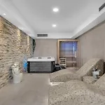 Ante - Private Pool, Wellness & Gym *