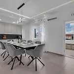 Willa Ante - Private Pool, Wellness & Gym *