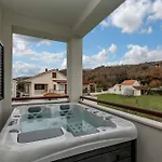 Ante - Private Pool, Wellness & Gym